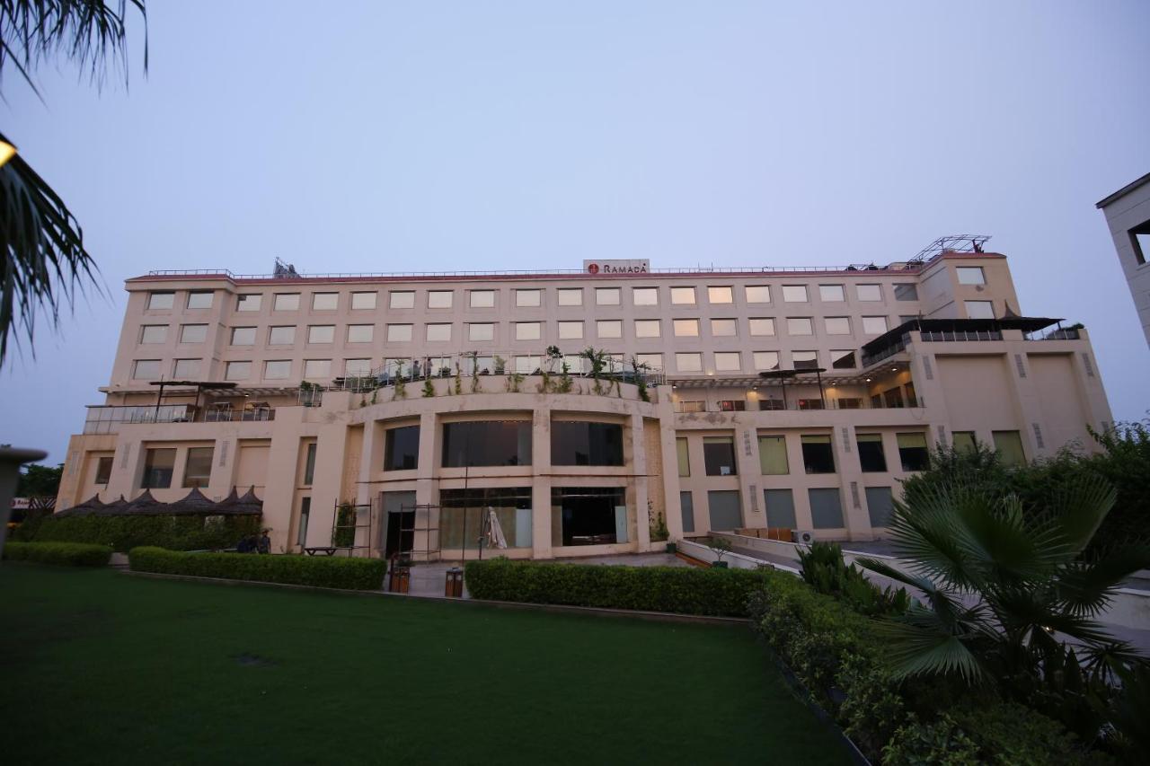 Hotel Ramada Neemrana Exterior foto