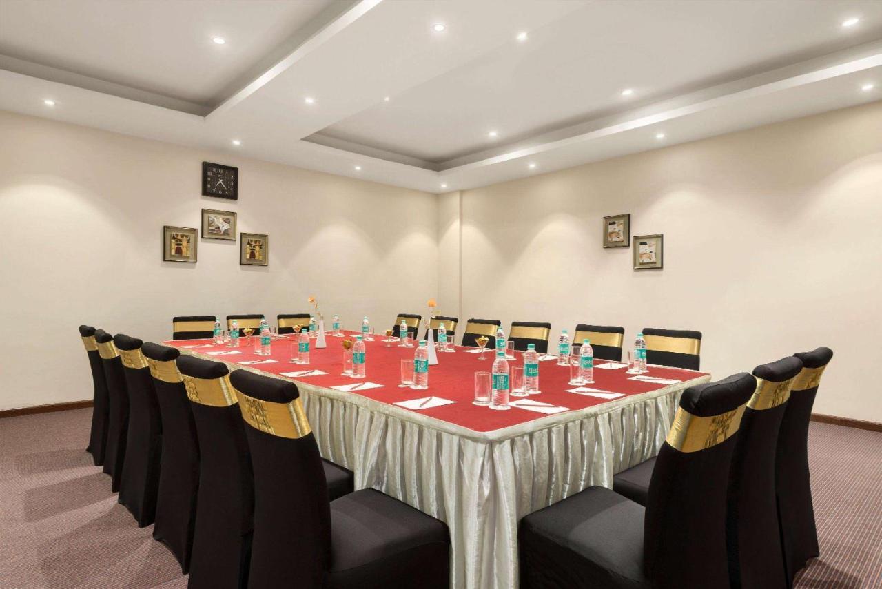 Hotel Ramada Neemrana Exterior foto